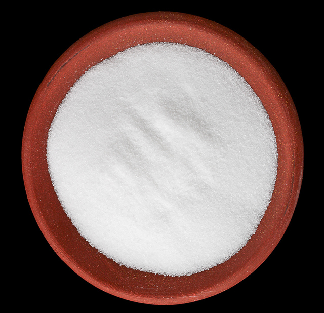 Free flowing iodized table salt